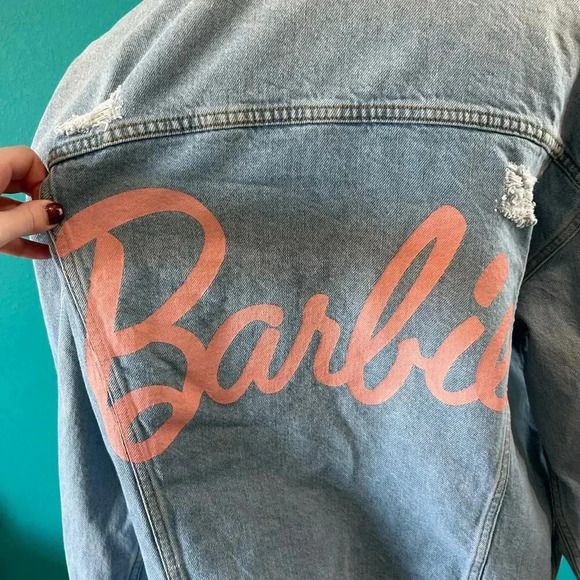 Barbie X Missguided Oversized Blue Acid Wash Denim Jacket Distressed Size 6 - Picture 7 of 10
